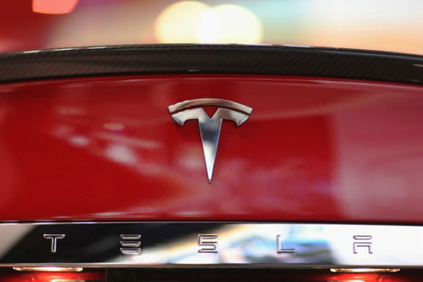 tesla to unveil electric semi truck in october 256232