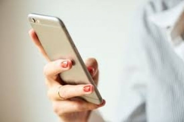global smartphone shipments record biggest drop in holiday quarter 540286