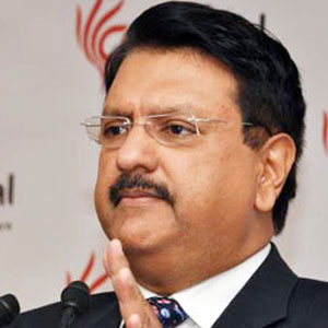 Piramal buys stake in Shriram Capital