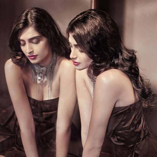 Slide 2 bollywood sonam kapoor suffers wardrobe malfunction www