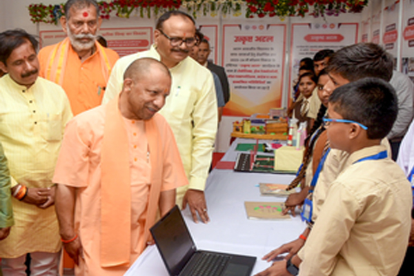 योगी सरकार के 8 साल बेमिसाल : यूपी सरकार की छात्रवृत्ति योजना ने बदली लाखों छात्रों की तकदीर