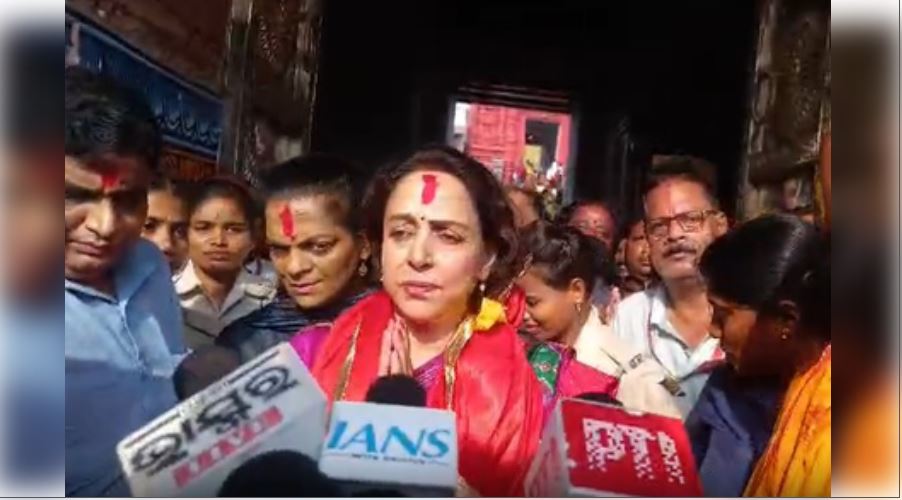 Hema Malini reached Puri, played Holi with Lord Jagannath - Bollywood News in Hindi