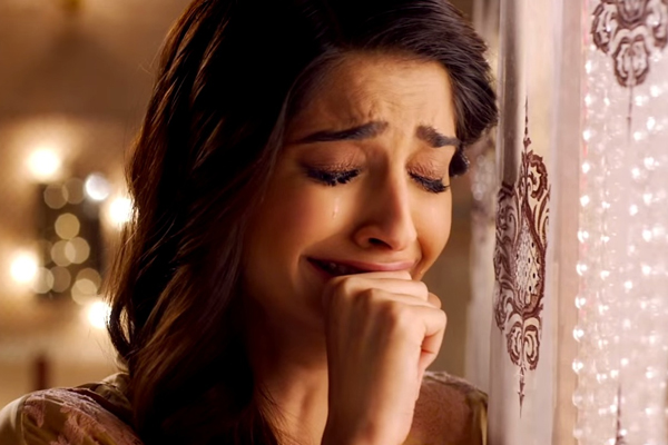 Sonam Kapoor cried - Bollywood News in Hindi