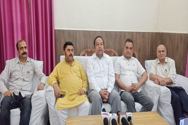 आपदा को राष्ट्रीय आपदा घोषित करने के लिए मुख्यमंत्री से लेकर प्रियंका गांधी ने भी उठाई प्रधानमंत्री से मांग