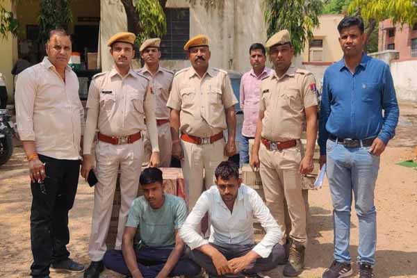 Two accused arrested including 960 pavves, 240 beer bottles and swift car of illegal country liquor - Chittorgarh News in Hindi