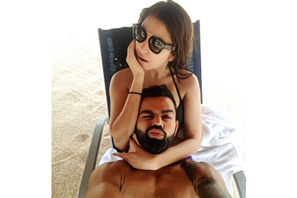 Virat Kohli shares photo with wife Anushka Sharma - Cricket News in Hindi