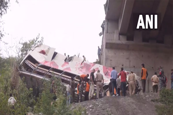 Jammu: 10 killed, 55 injured when a bus going from Amritsar to Katra fell into a gorge - Jammu News in Hindi