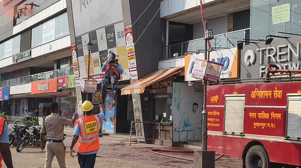आपदा से निपटने को तैयार बुरहानपुर! तुलसी मॉल में मॉक ड्रिल से किया रियल टाइम रेस्क्यू ऑपरेशन का अभ्यास