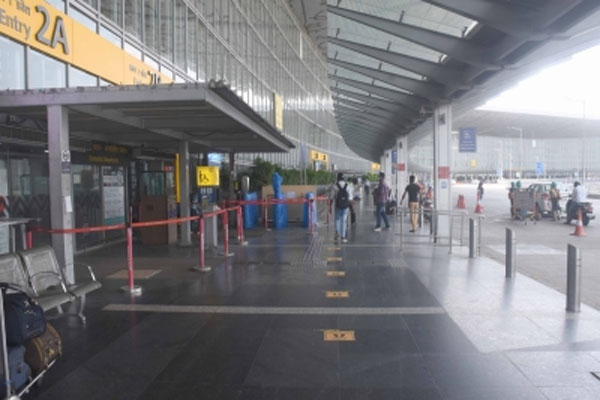 Passenger detained at Kolkata airport for spreading bomb rumor - Kolkata News in Hindi