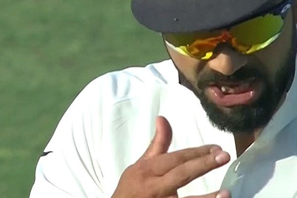 British newspaper alleges Virat Kohli for ball tempering during first test against england - Cricket News in Hindi