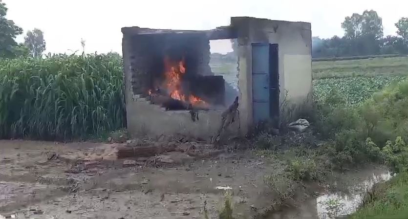 Explosion in Etah: Warehouse full of fireworks blown to pieces again with a loud explosion - Etah News in Hindi