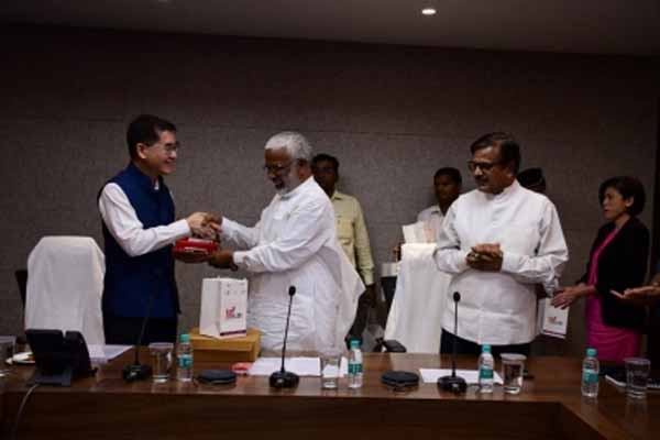 Singapores delegation came to UP and held a meeting with Jal Shakti Minister - Lucknow News in Hindi