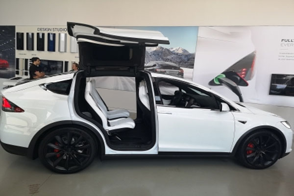 US orders probe into Tesla Model X seat belt failure - Automobile News in Hindi