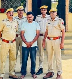 अपने सिर पर रुपये की 15 हजार उदारता के साथ एक अपराधी, चार साल तक सीखना, गिरफ्तार किया गया, हिंदी पर चीटरच न्यूज