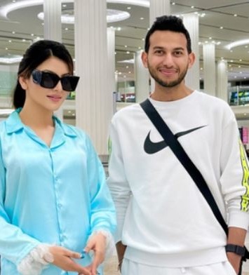 Urvashi Rautela captured on camera with Oyo founder Ritesh Agarwal - Mumbai News in Hindi