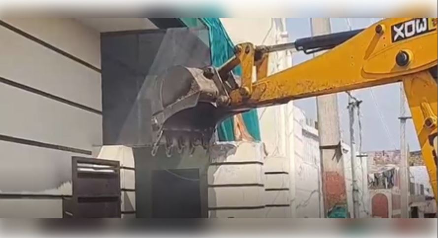 Punjab: Bulldozer action on illegal property of drug smuggler Munish Tandon - Ludhiana News in Hindi