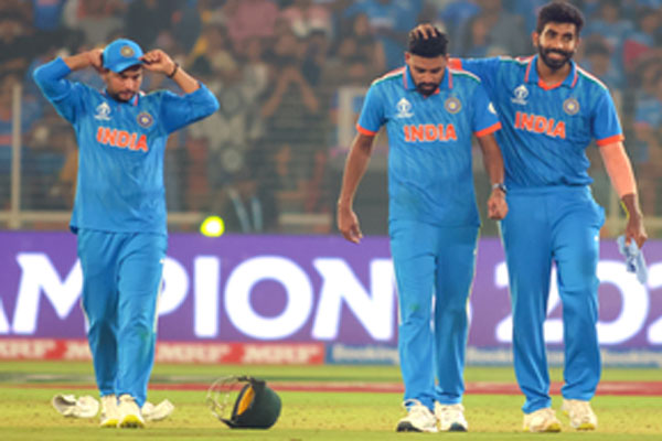 Poor fielding and batting became India’s enemy. Poor fielding and batting became India’s enemy.