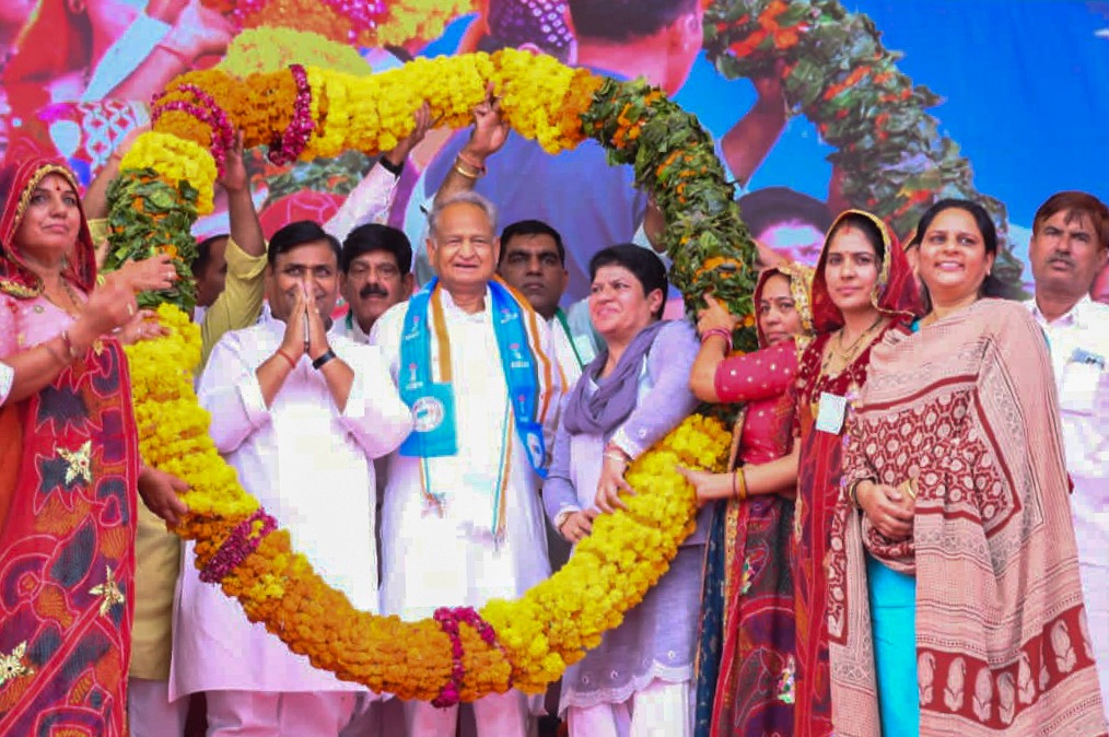 Chief Ministers visit to Jhunjhunu: CM Gehlot said that the state will progress at four times the pace in 5 years, development will happen at 10 times the pace in future - jhunjhunu News in Hindi
