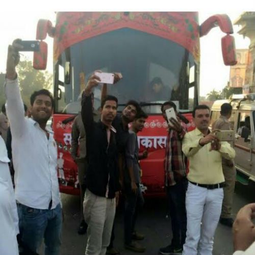 cm akhilesh yadav vikas rath made selfie point - Lucknow News in Hindi
