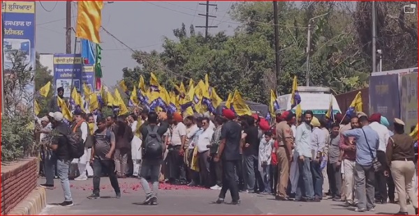 Kejriwal reached Ludhiana Civil Hospital, took stock of health facilities - Ludhiana News in Hindi