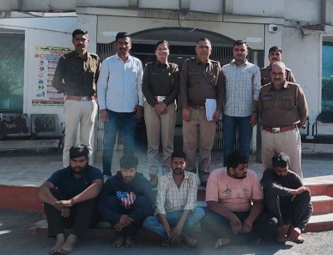 रॉयल्टी ठेकेदार के साथ मारपीट कर गाडी, मोबाइल एवं रूपये लेकर फरार हुए 5 अभियुक्त गिरफ्तार
