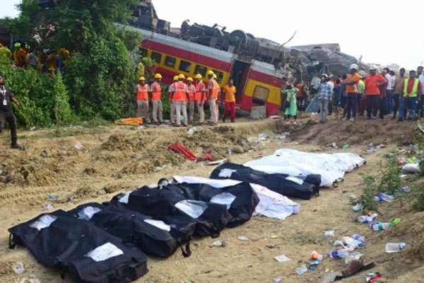 Death toll from Bengal reaches 81 in Balasore train accident - Kolkata News in Hindi