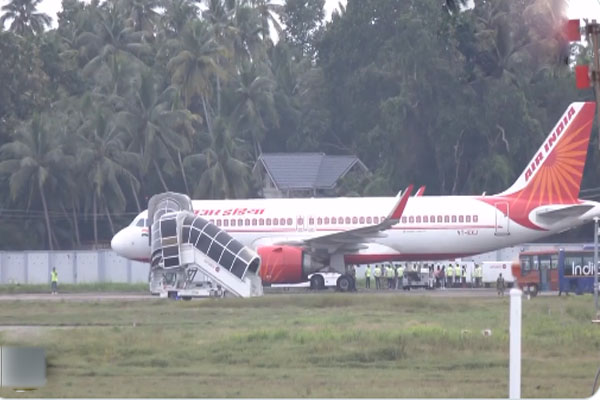 Air India flight threatened with bomb blast, emergency declared at Thiruvananthapuram airport - Thiruvananthapuram News in Hindi