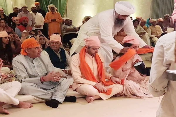 गुरुद्वारे में आशीर्वाद लेते हुए परिणीति-राघव की फोटो वायरल