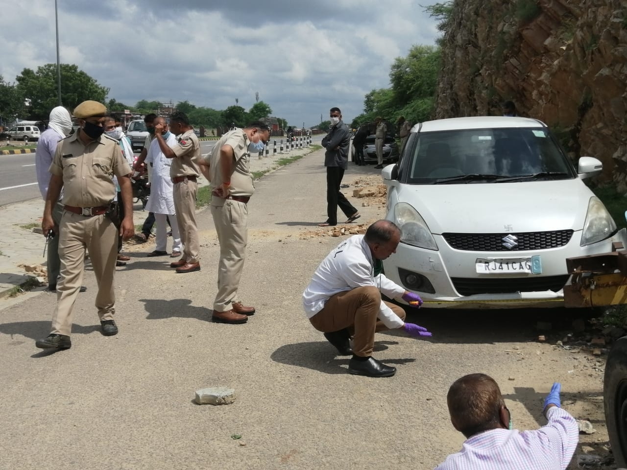 Businessman body found in a car parked on the roadside in Jaipur - Jaipur News in Hindi