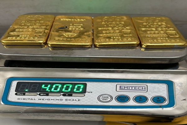 Four arrested with gold worth over Rs 2 crore at Delhi airport - Delhi News in Hindi