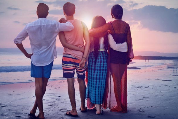Know first weekend box office collection of the sky is pink movie - Bollywood News in Hindi