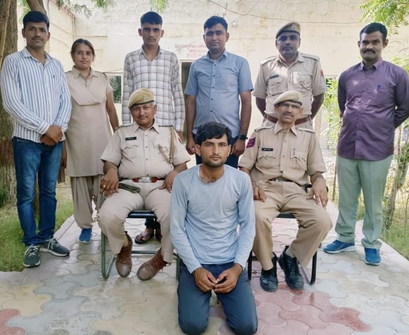 बीकानेर में गिरफ्तार नाबालिग का अपहरण करने वाले पर 5000 रुपये का इनाम, अपहरणकर्ता दस्तयाब, बाड़मेर News in Hindi बीकानेर में गिरफ्तार नाबालिग का अपहरण करने वाले पर 5000 रुपये का इनाम, अपहरणकर्ता दस्तयाब, बाड़मेर News in Hindi
