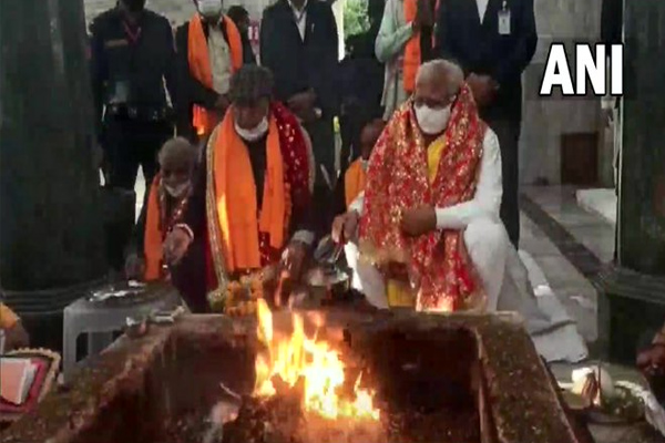 पीएम मोदी की लंबी उम्र के लिए पंचकुला के मनसा देवी मंदिर में हवन