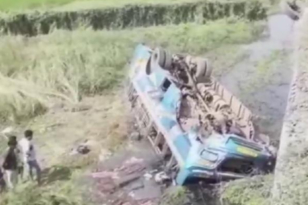 6 Dead, 20 Injured As Bus Falls Into Canal In West Bengals Hooghly - Hugli-Chinsurah News in Hindi