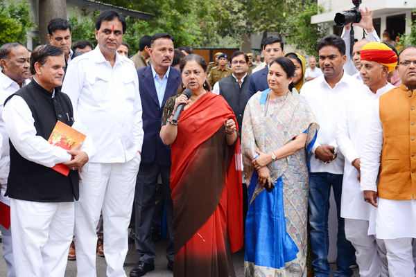 jaipur news : CM vasundhara raje reduces royalty rates on marble, granite and limestone - Jaipur News in Hindi