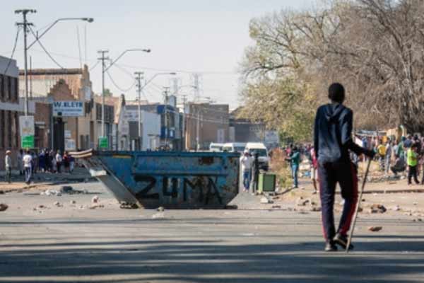 Death toll in S.Africa unrest rises to 337 - World News in Hindi