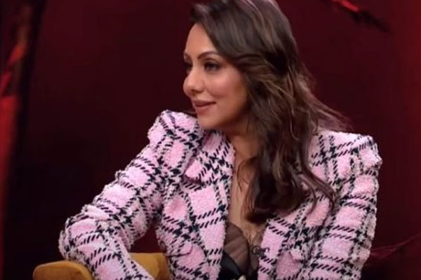 Gauri Khan advises Suhana to not date two boys at once - Masala Gossips in Hindi