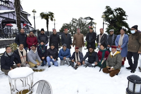 Himachal Governor and Chief Minister enjoy snowfall - Shimla News in Hindi