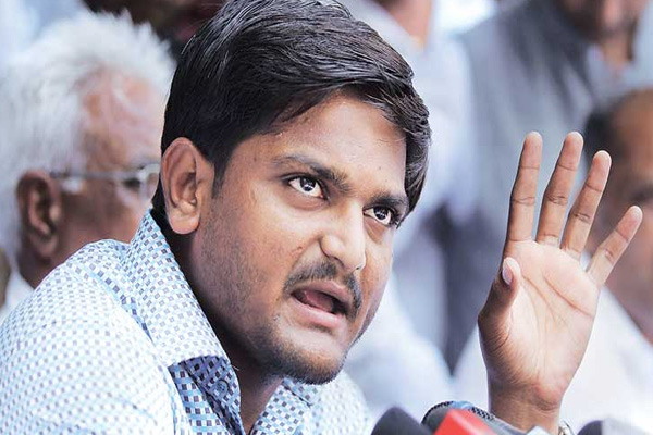 hardik patel warns congress and demands to clear party stand over reservation - Ahmedabad News in Hindi