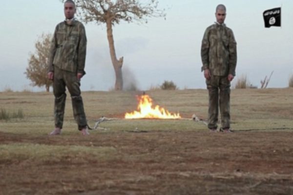 ISIS film themselves burning Turkish soldiers alive after capturing them in Aleppo - World News in Hindi