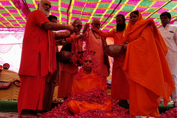 Jaipur got another Mahamandaleshwar, Pattabhishek of Acharya Narmada Shankar took place in Ujjain - Jaipur News in Hindi