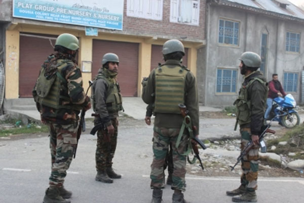 2 civilians injured in altercation with soldiers in J&K Kupwara - Srinagar News in Hindi