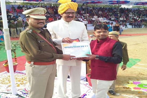 Khas Khabar reporter honored at Republic Day celebration in Karauli - Karauli News in Hindi