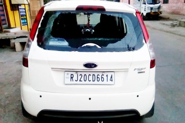 No stopping vehicles in the vehicles standing outside the house - Kota News in Hindi