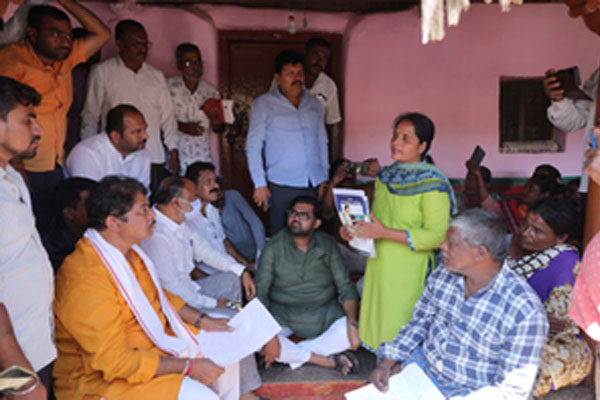 Karnataka police is cooperating with microfinance companies - Bengaluru News in Hindi