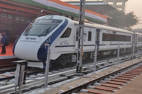 Demand for NIA probe into stone pelting on Vande Bharat Express in Bengal - Delhi News in Hindi