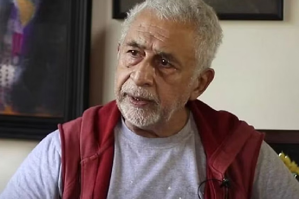 नसीर ने
की इन दो फिल्मों की खिंचाई, कहा मैं नहीं देख सकता ऐसी फिल्में