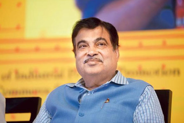 Nitin Gadkari to meet Salim Khan, Nana Patekar for Sampark Se Samarthan initiative - Mumbai News in Hindi