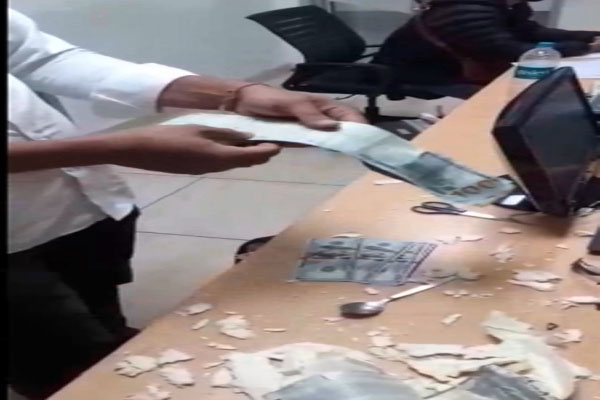 Passenger caught with 55 lakh foreign currency notes at Delhi airport - Delhi News in Hindi