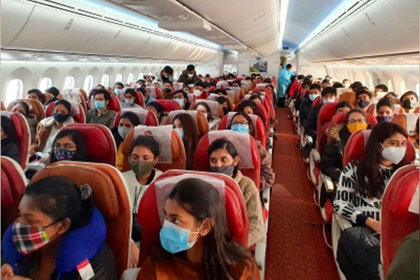 250 Indian students arrive in Delhi from Romania under Operation Ganga - India News in Hindi